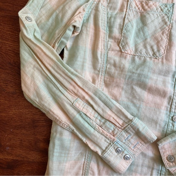 Woolrich Shirt Women’s Sz Large Long Sleeve Button Up Mint  Peach Roll Sleeve - Picture 2 of 8